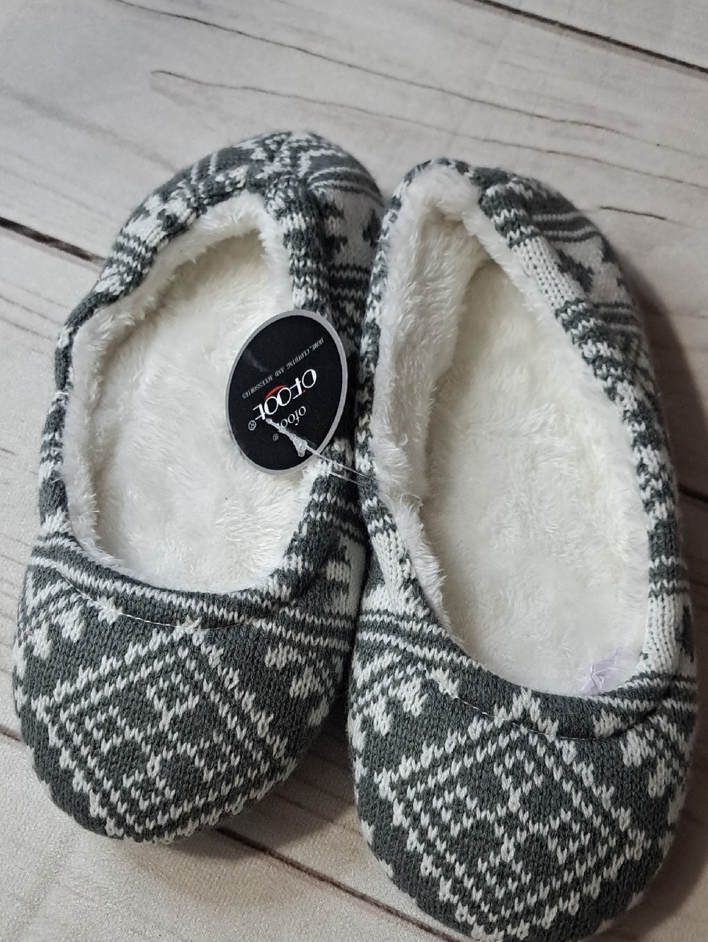 Cozy Knit Patterned Slipper - Gray & White Size Small 5-6
